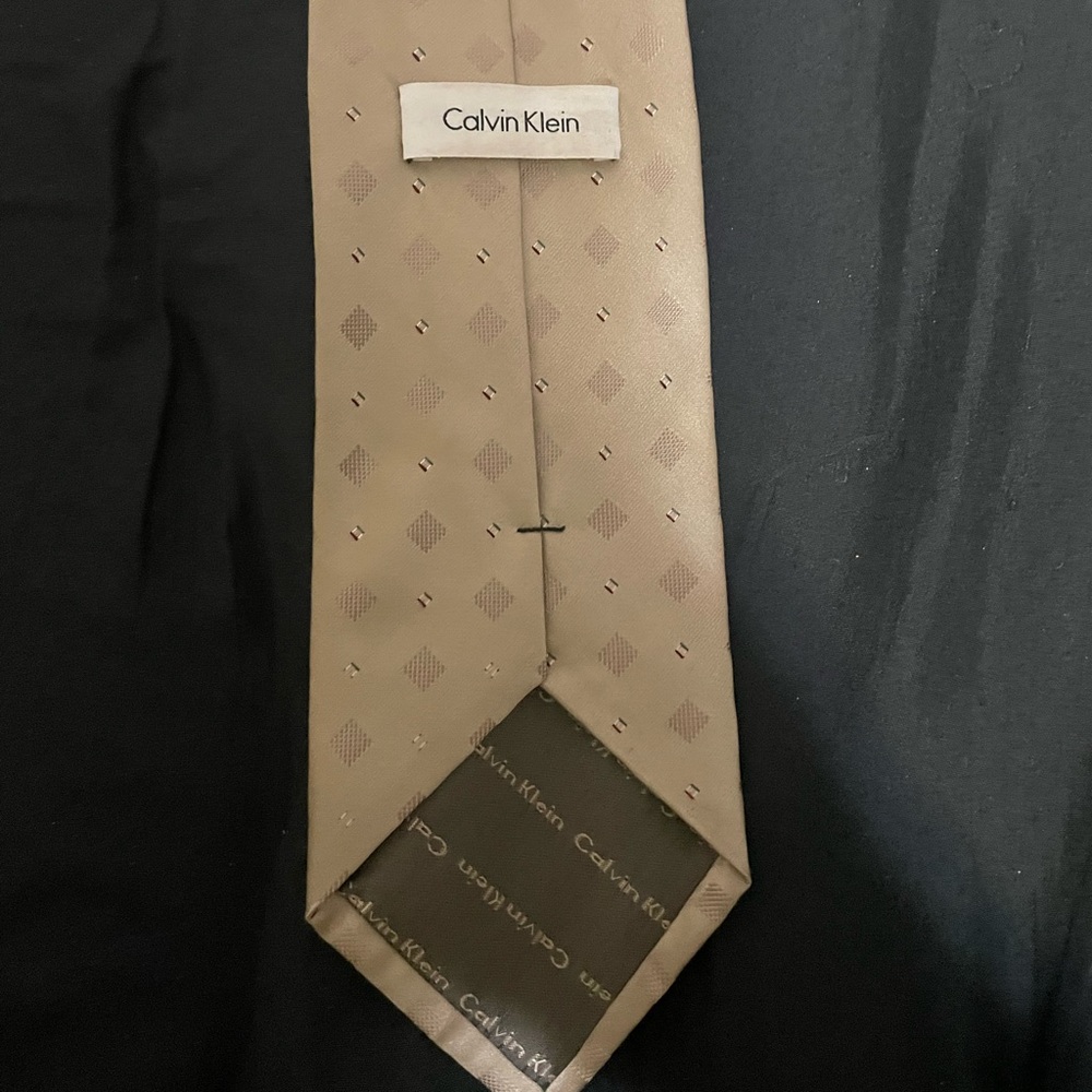 Calvin Klein neck tie.